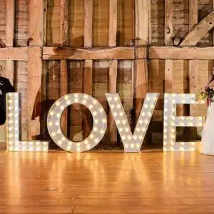 Šviečiančių raidžių nuoma LOVE